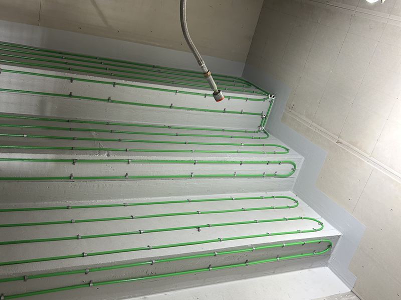 In-screed hydronic heating installation photo 4